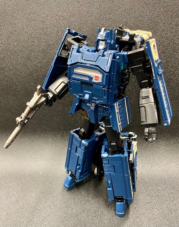 Takara Masterpiece MPG 02 Getsuei Official In Hand Image  (2 of 4)